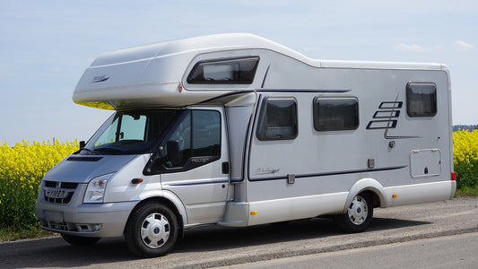 Camping mit Wohnwagen und Wohnmobil: Tipps und Tricks für einen entspannten Urlaub