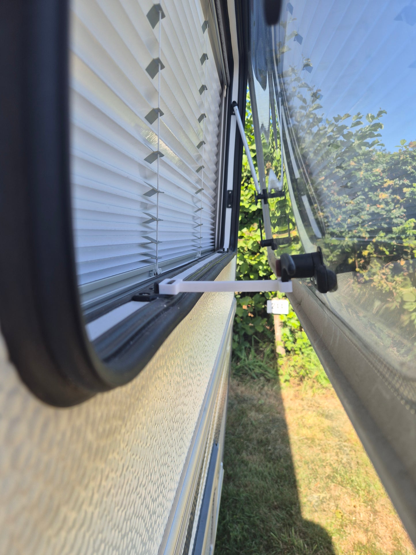 Fensteraufsteller Set für Wohnwagen & Wohnmobil – ca. 8 cm Öffnung | Universal, ASA UV-beständig
