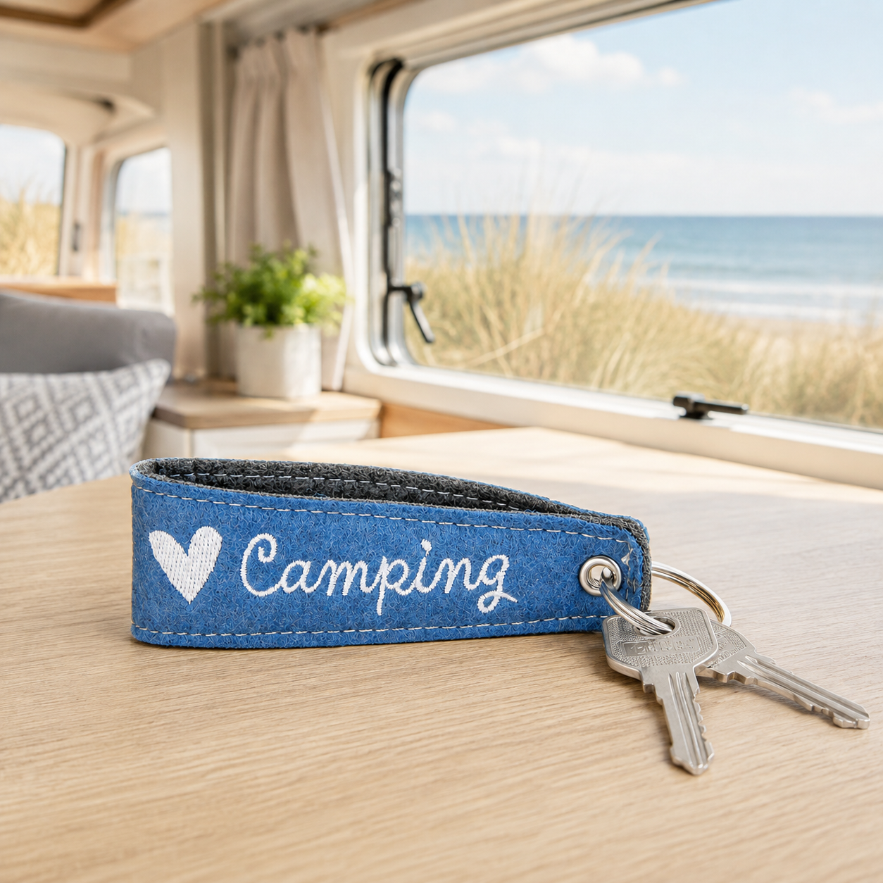Camping Schlüsselanhänger aus Filz mit Stickerei